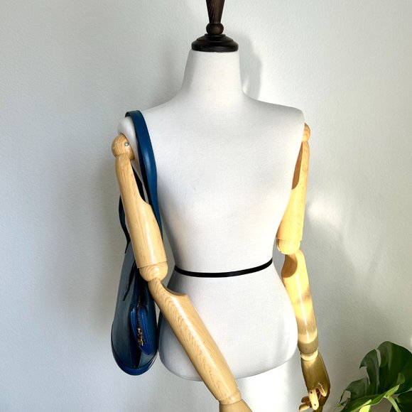 LV Saint-Jacques Epi Bag PM - Picture 8 of 10